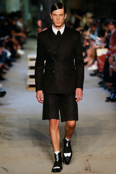 Look 50